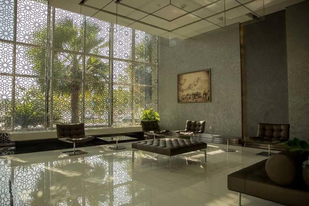 Cozy 1Br In Iconic Tower Lägenhet Abu Dhabi Exteriör bild
