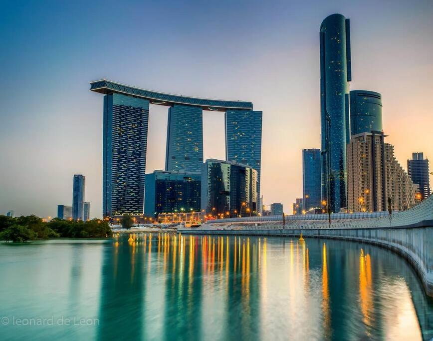 Cozy 1Br In Iconic Tower Lägenhet Abu Dhabi Exteriör bild